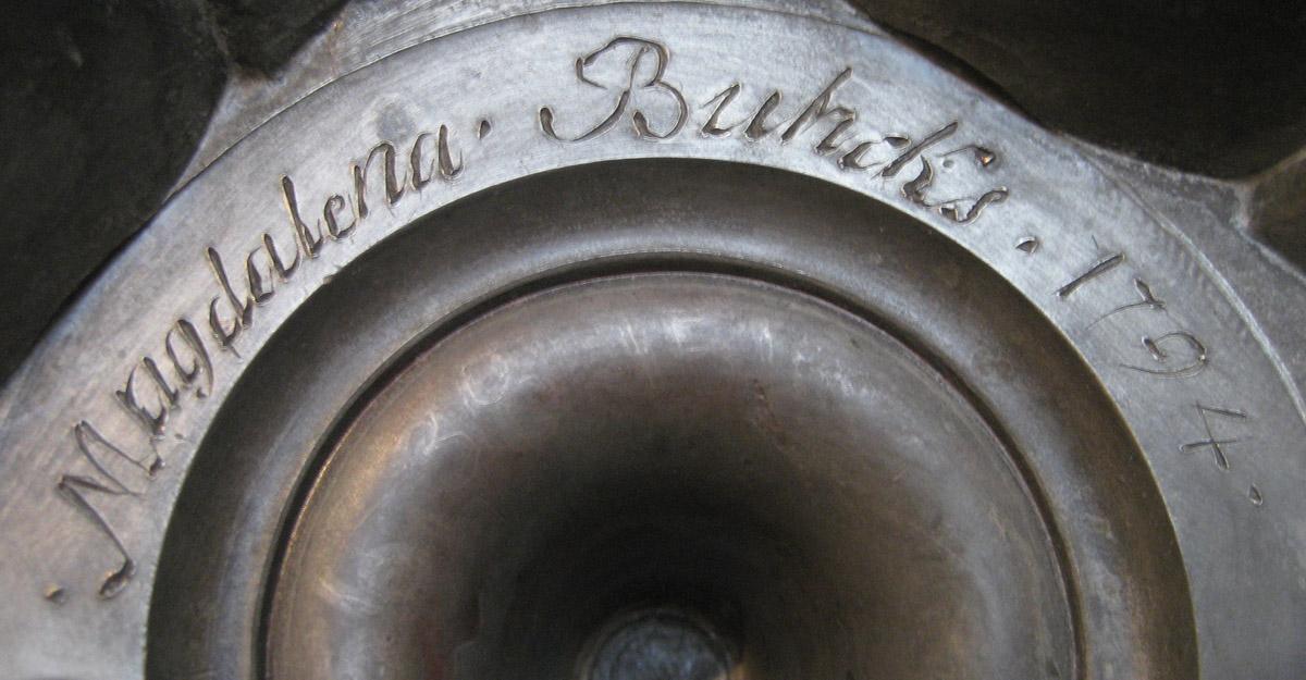 1956.0038.151 Candlestick (inscription)