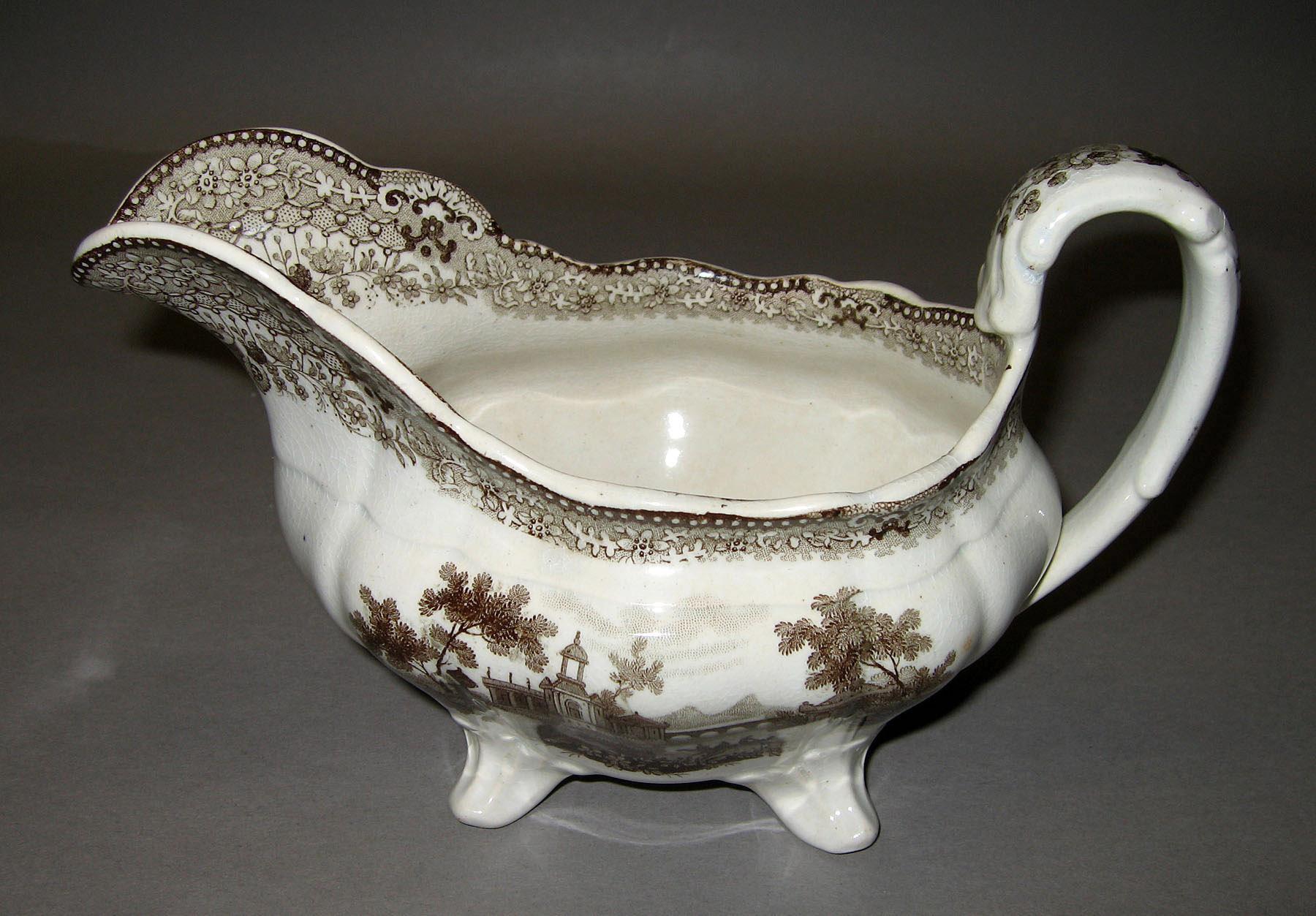 2006.0010.005 Sauce boat