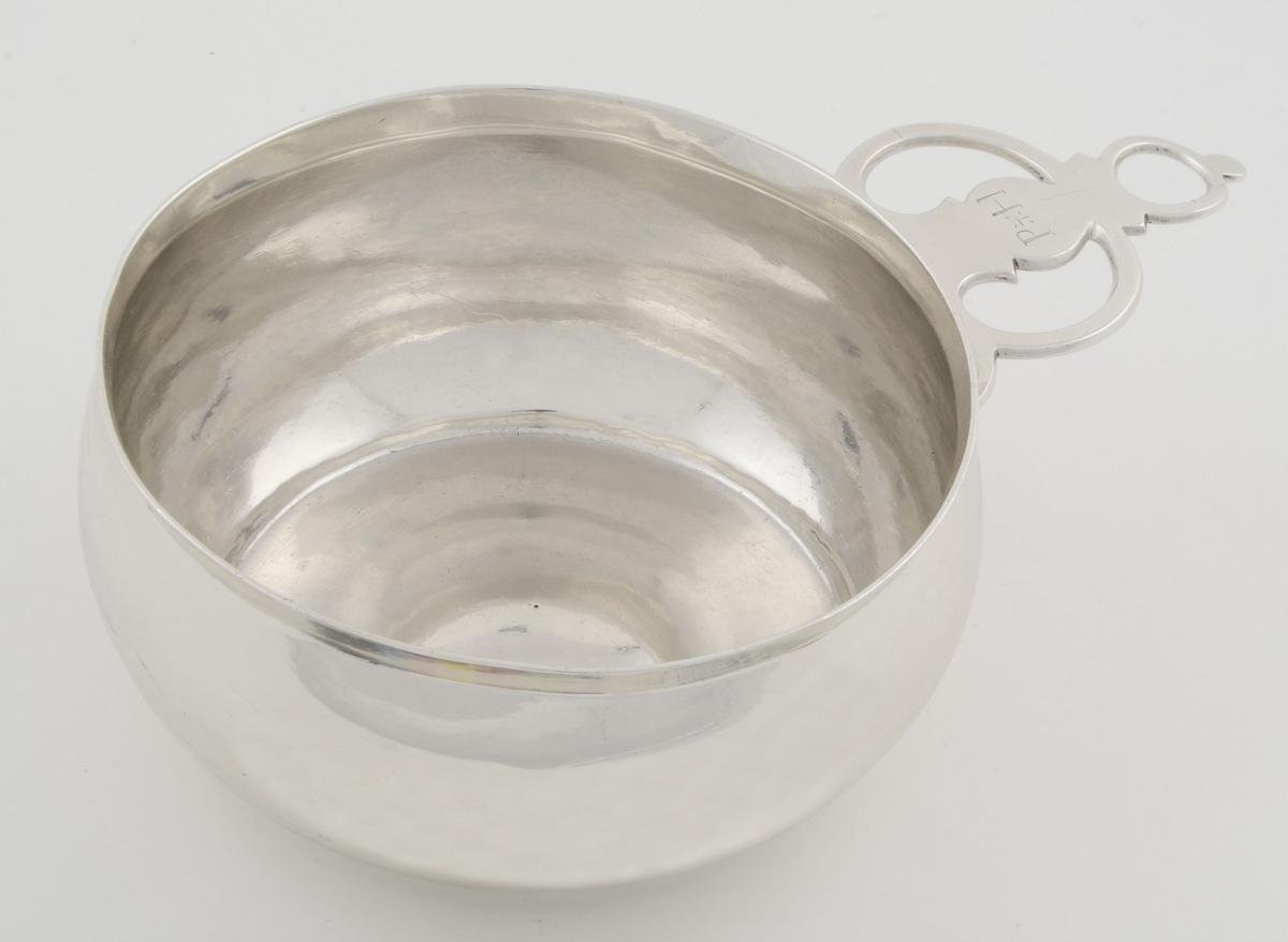 1966.0114 Silver Porringer