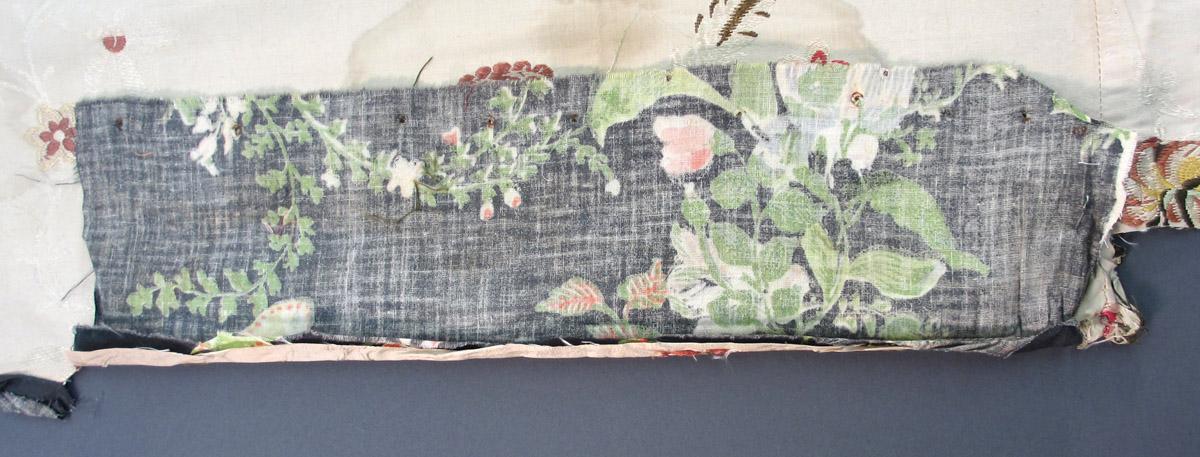 1952.0174 A Textile, woven folded corner
