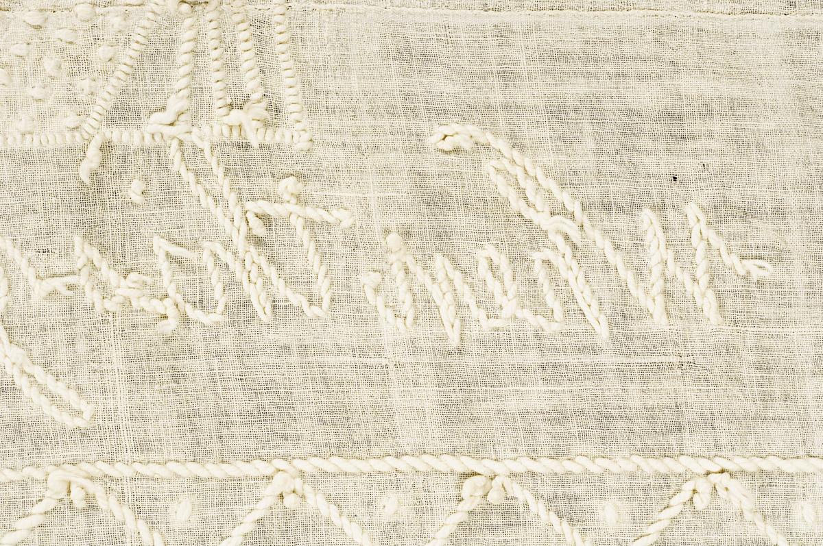 1966.0139 Bedcover (detail 9)