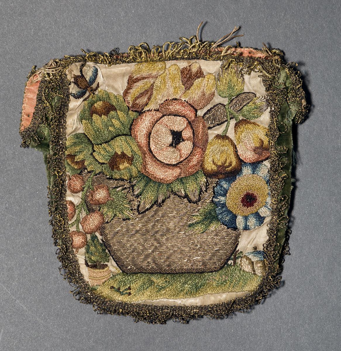 1966.0154 Purse