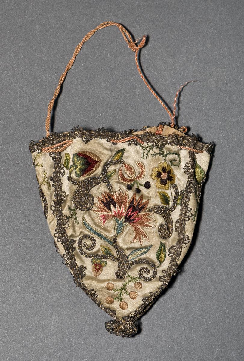 1966.0155 Purse
