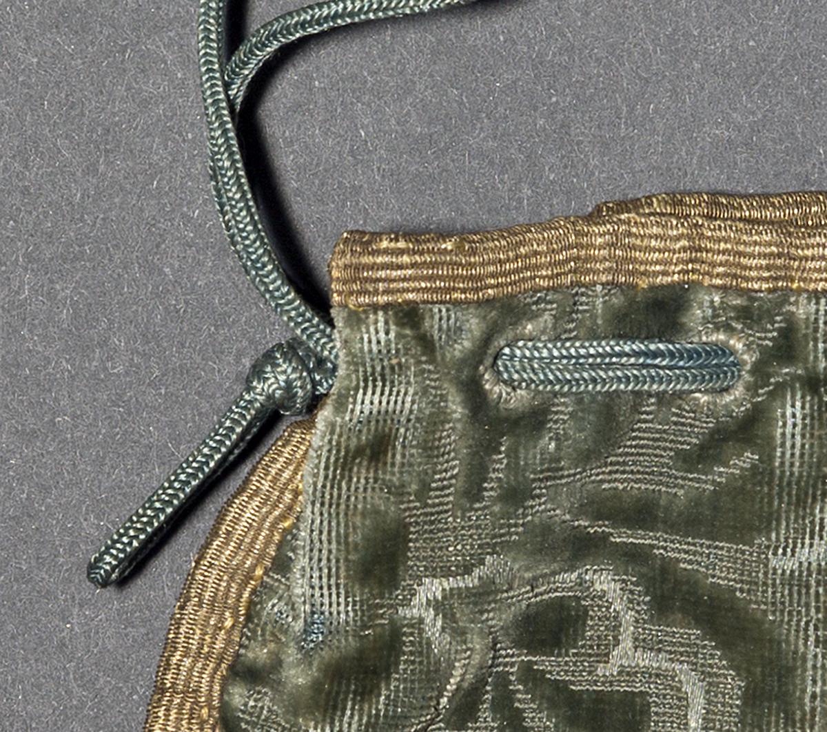 1966.0156 Purse, Detail 2