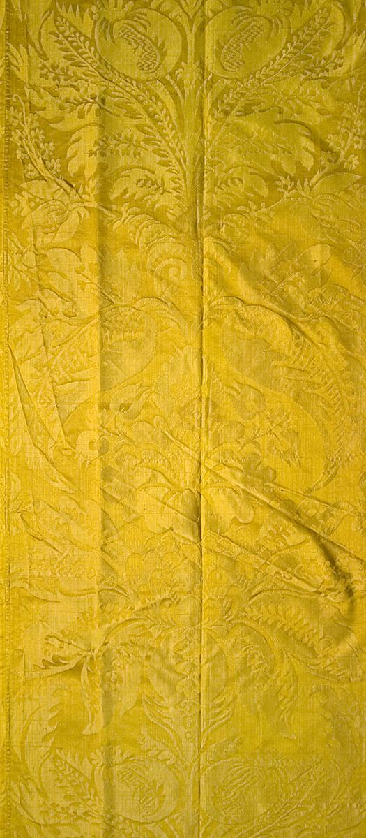 1952.0175.002 Window Hanging, Curtain, Pattern Repeat