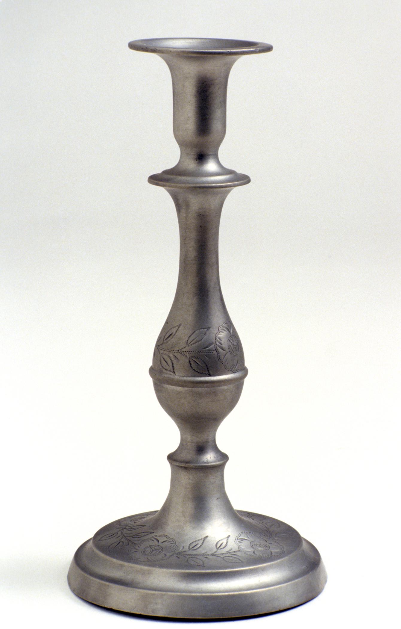 1956.0044.002 Britannia candlestick