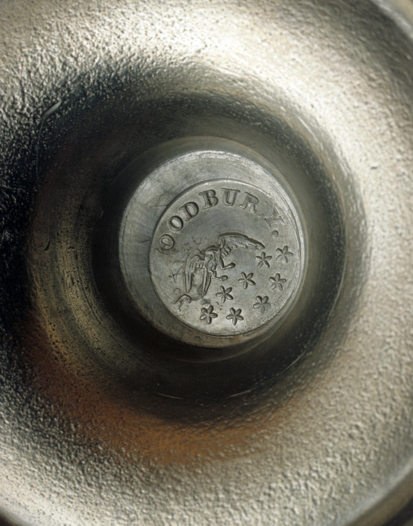 1956.0046.006 Pewter lamp (mark)
