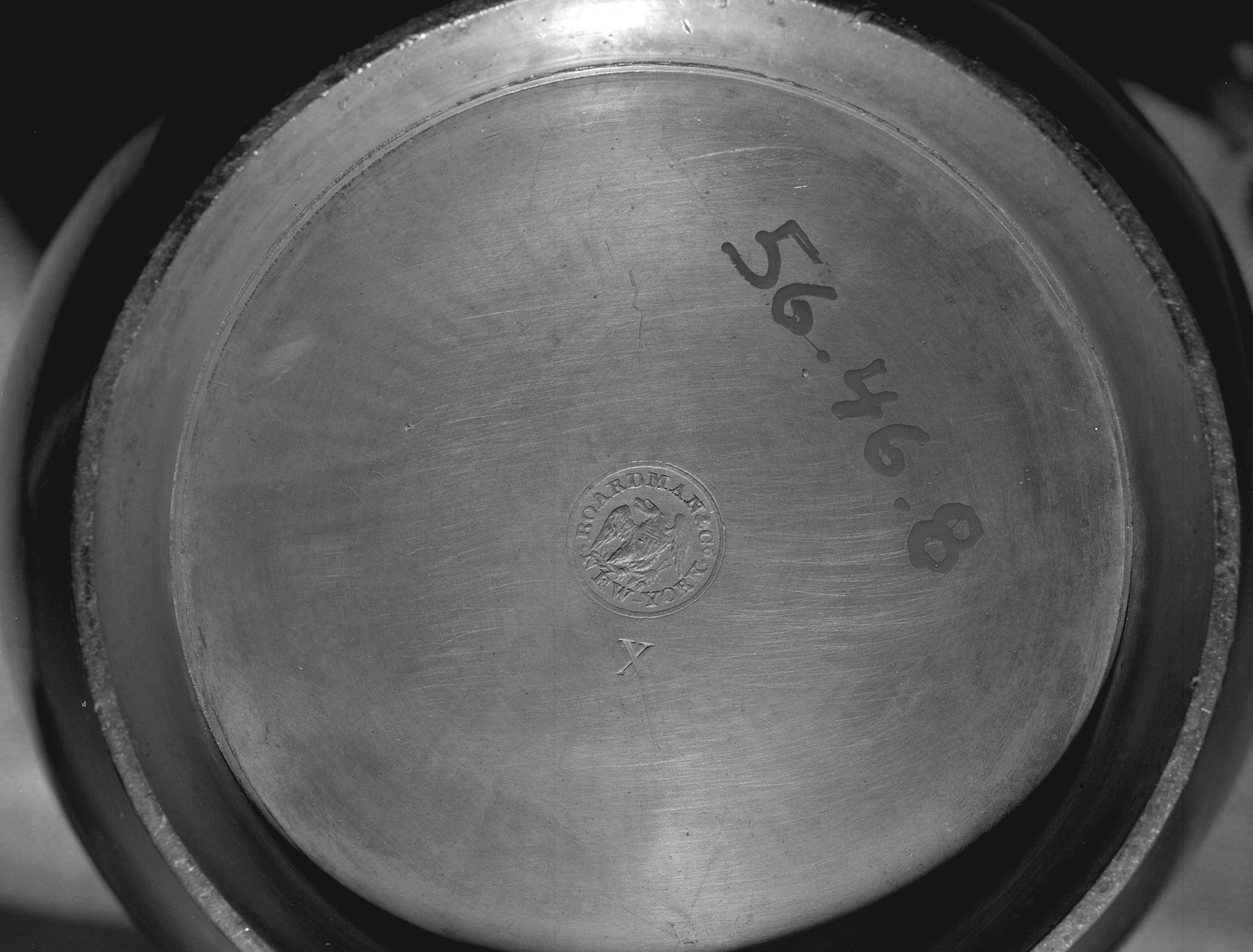 1956.0046.008 Pewter pitcher (mark)
