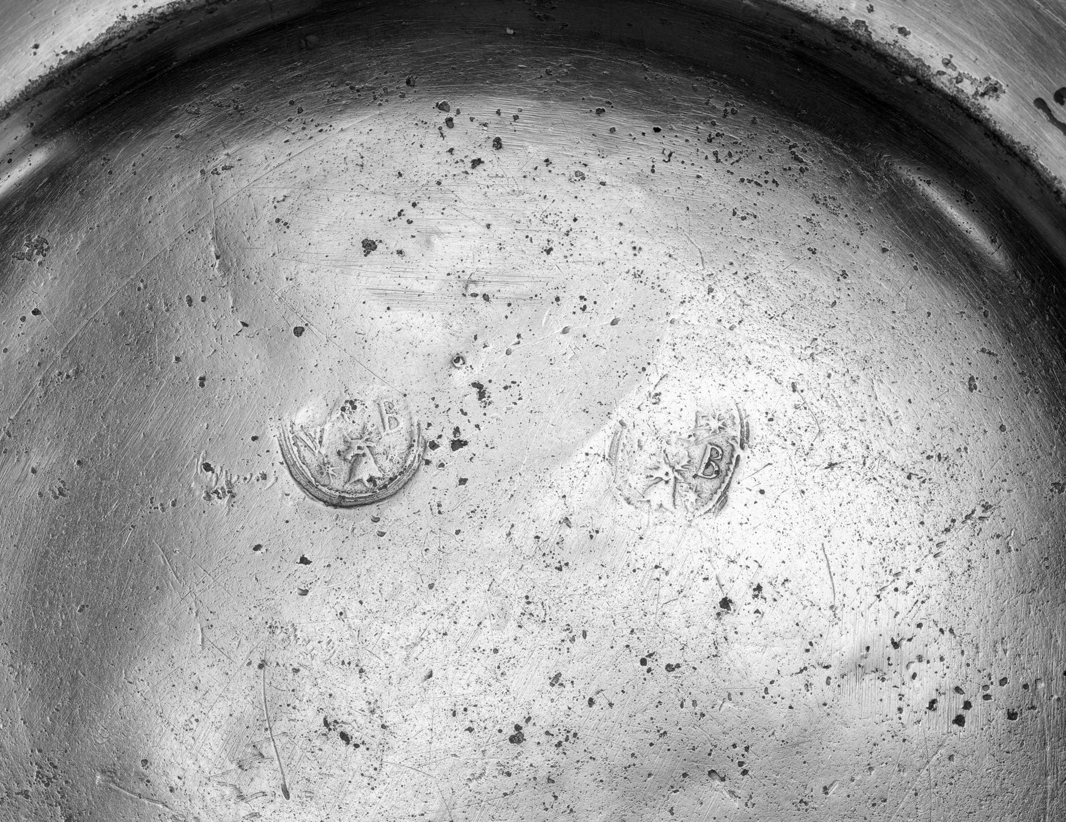 1956.0046.016 Pewter plate (marks)