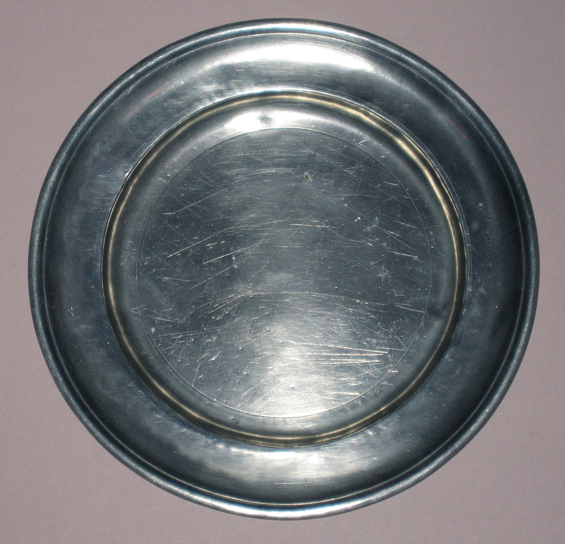 1956.0046.018 Pewter plate
