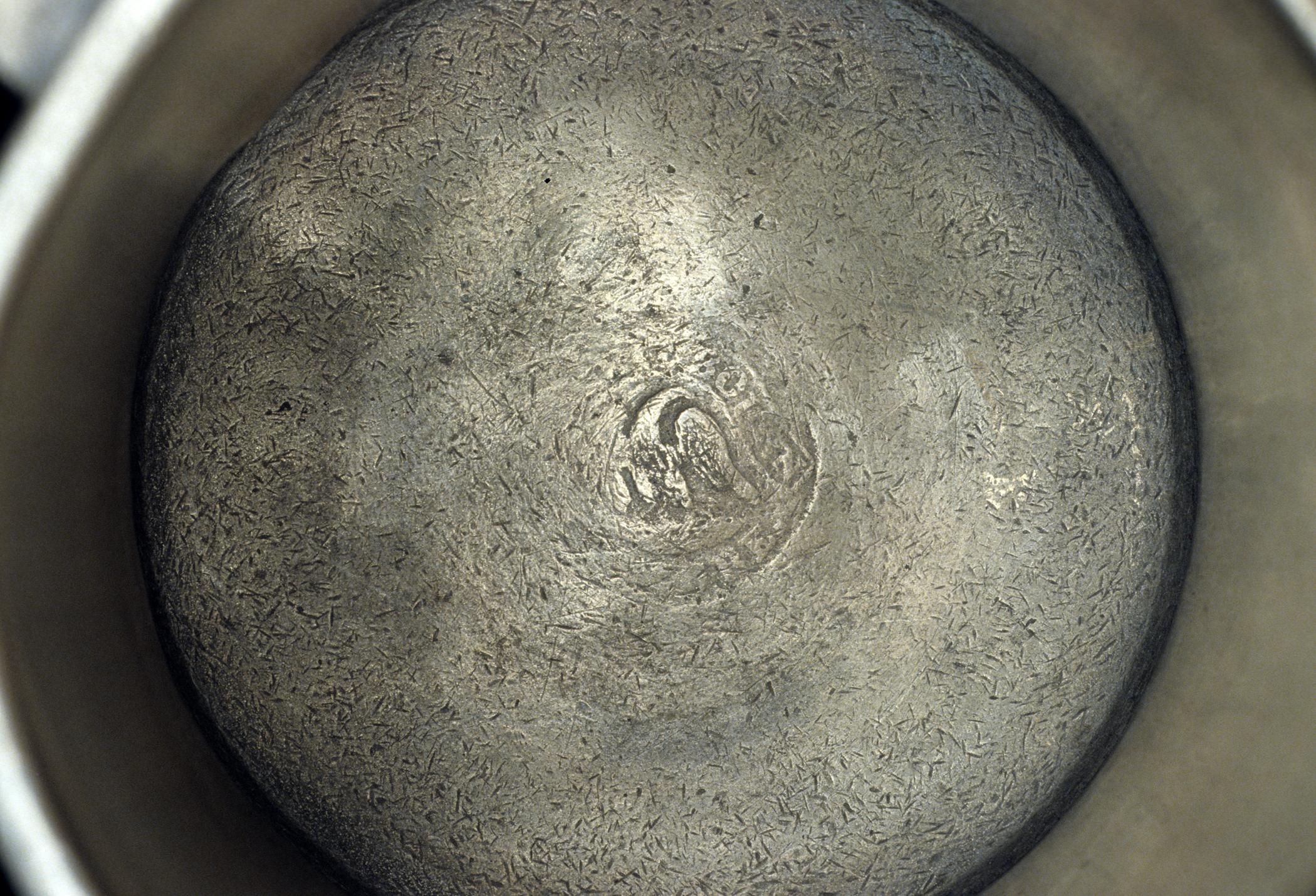 1956.0046.020 Pewter mug (mark)