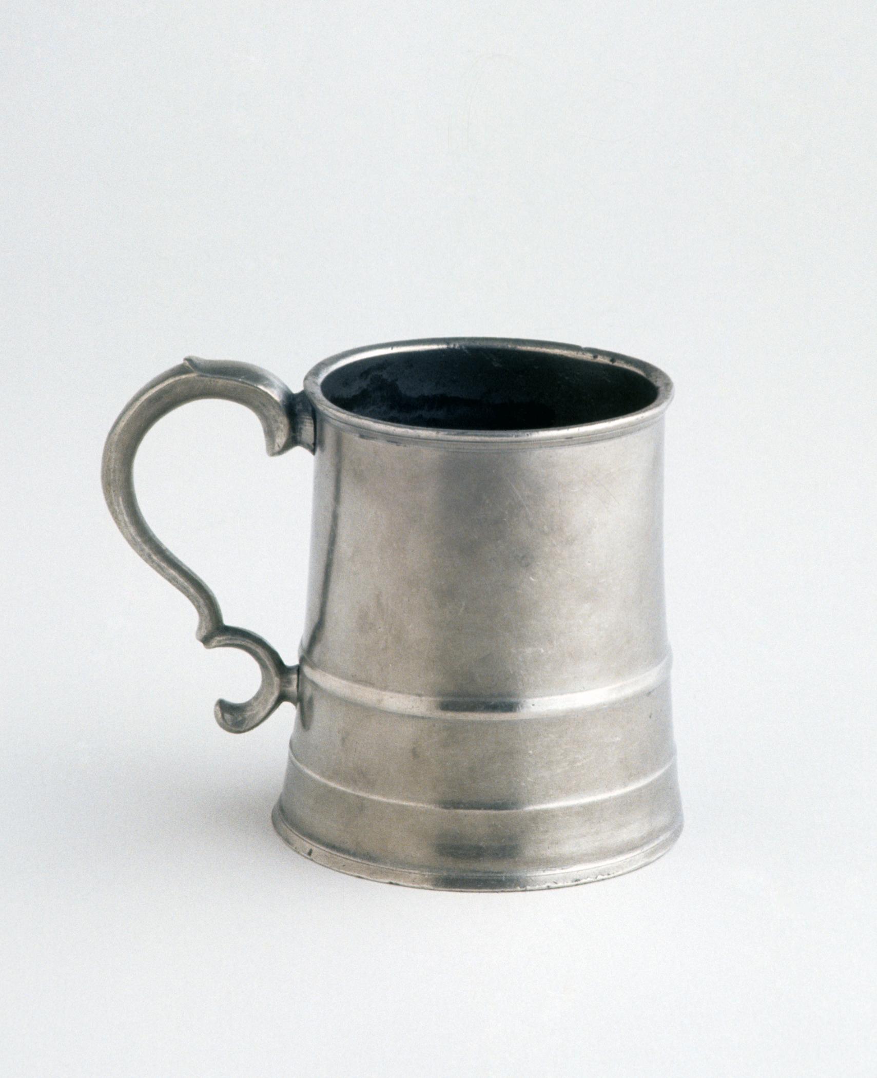 1956.0046.021 Pewter mug