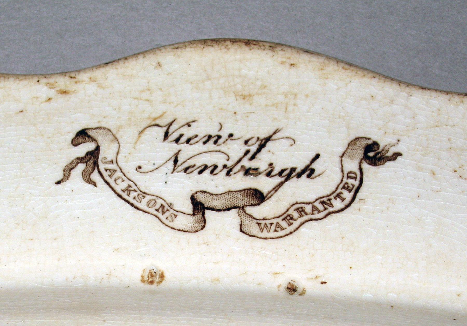 1956.0046.039 Earthenware dish, detail