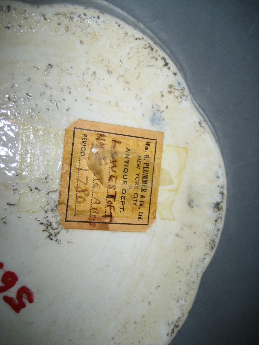 1956.0046.052 Porcelain Dish underside detail