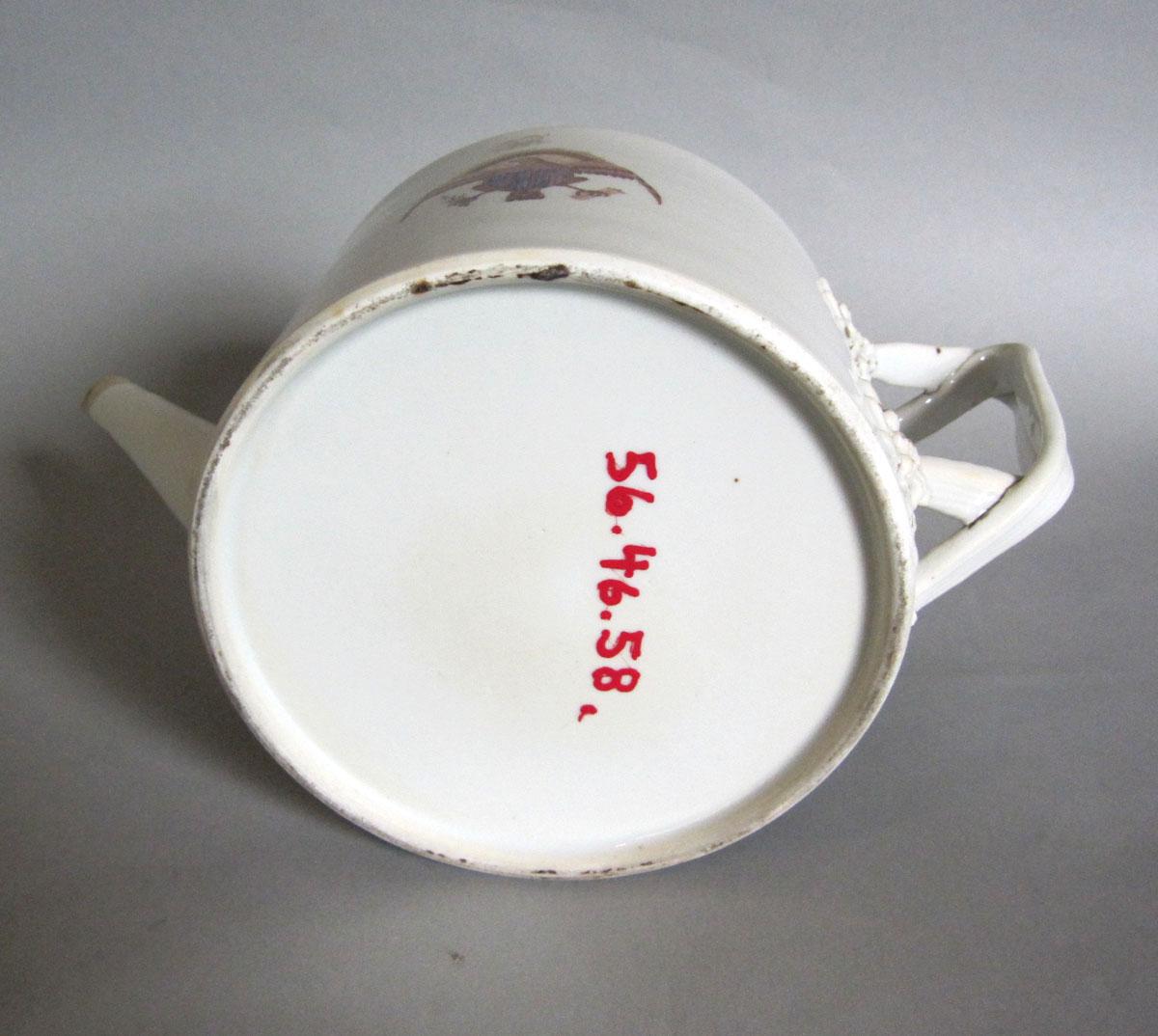 1956.0046.058 A Porcelain teapot underside