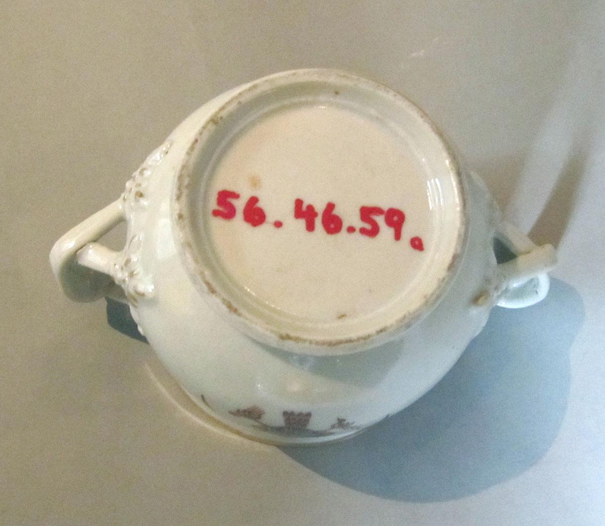1956.0046.059 A Porcelain sugar bowl underside