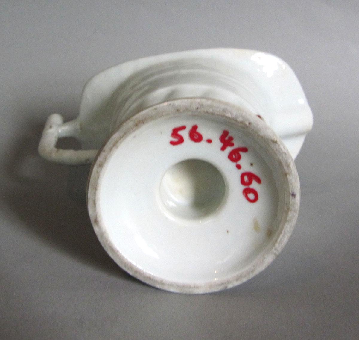 1956.0046.060 Porcelain pot underside