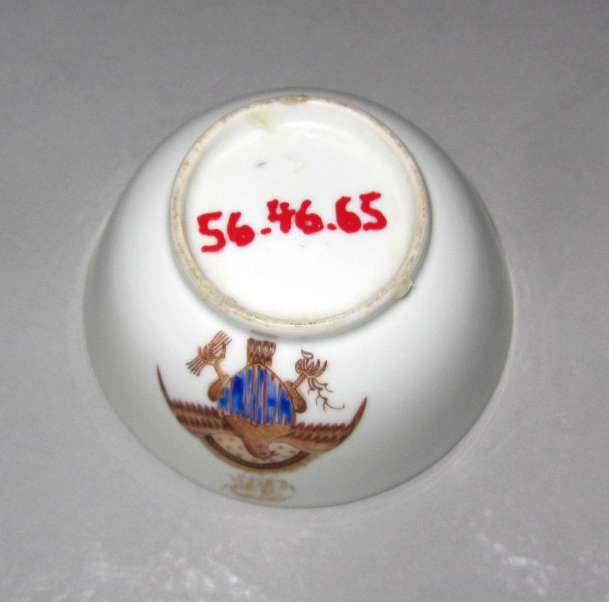 1956.0046.065 Porcelain cup underside