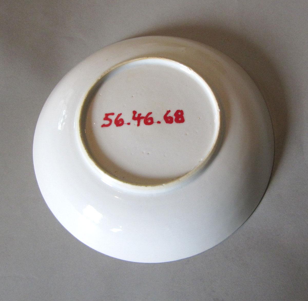 1956.0046.068 Porcelain saucer underside