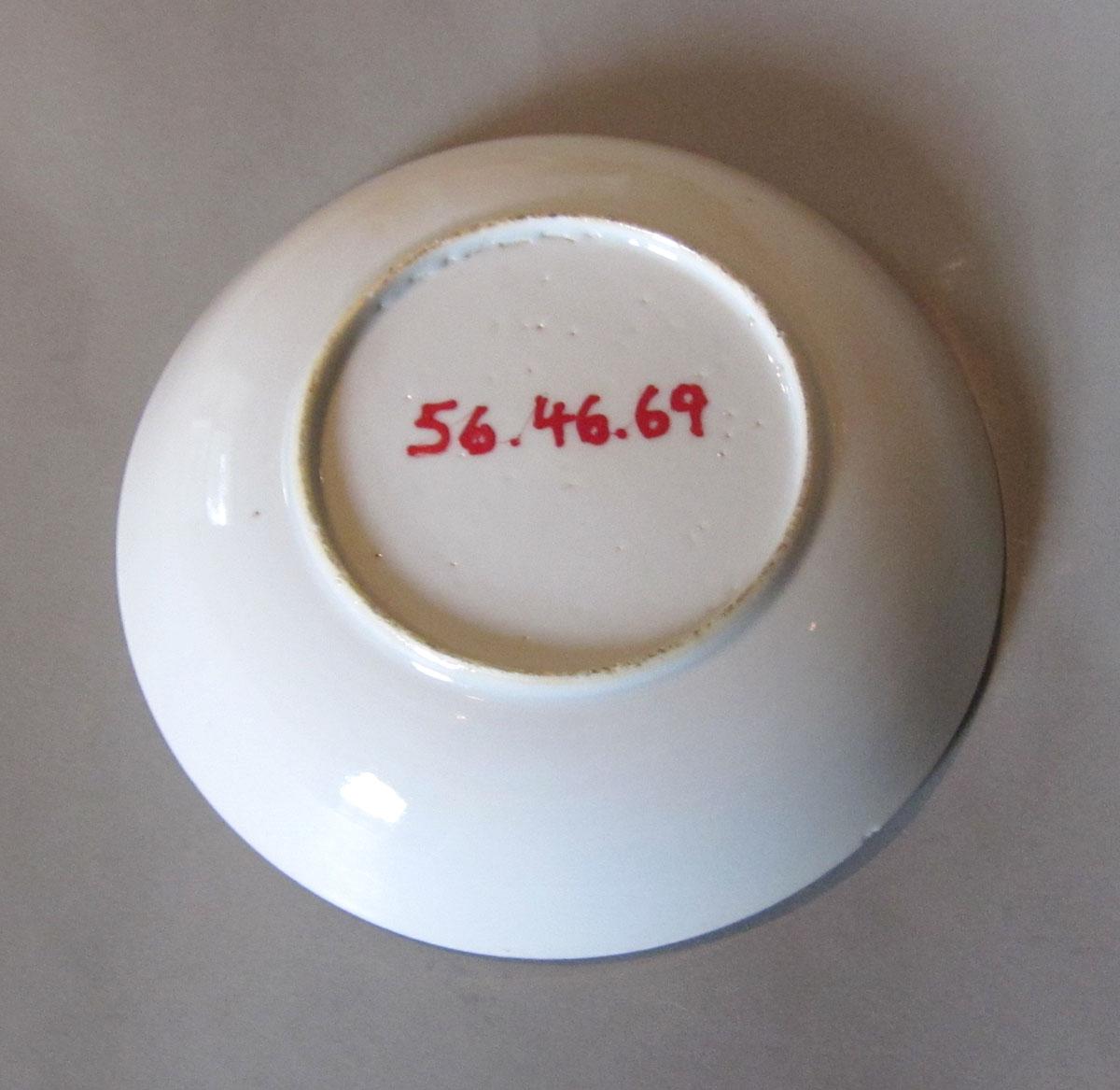 1956.0046.069 Porcelain saucer underside