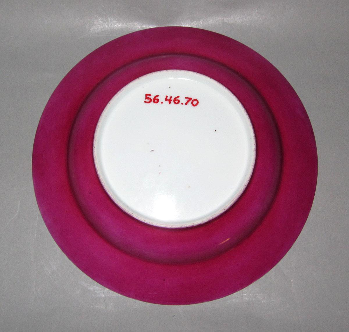 1956.0046.070 Porcelain dish underside
