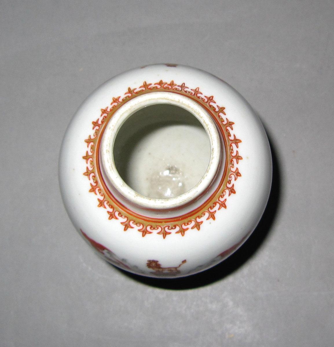 1956.0046.071 Porcelain tea cannister top