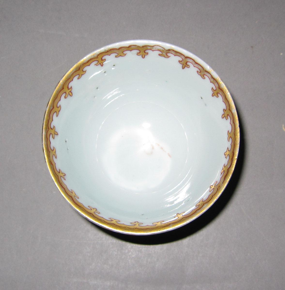 1956.0046.083 A Porcelain cup top
