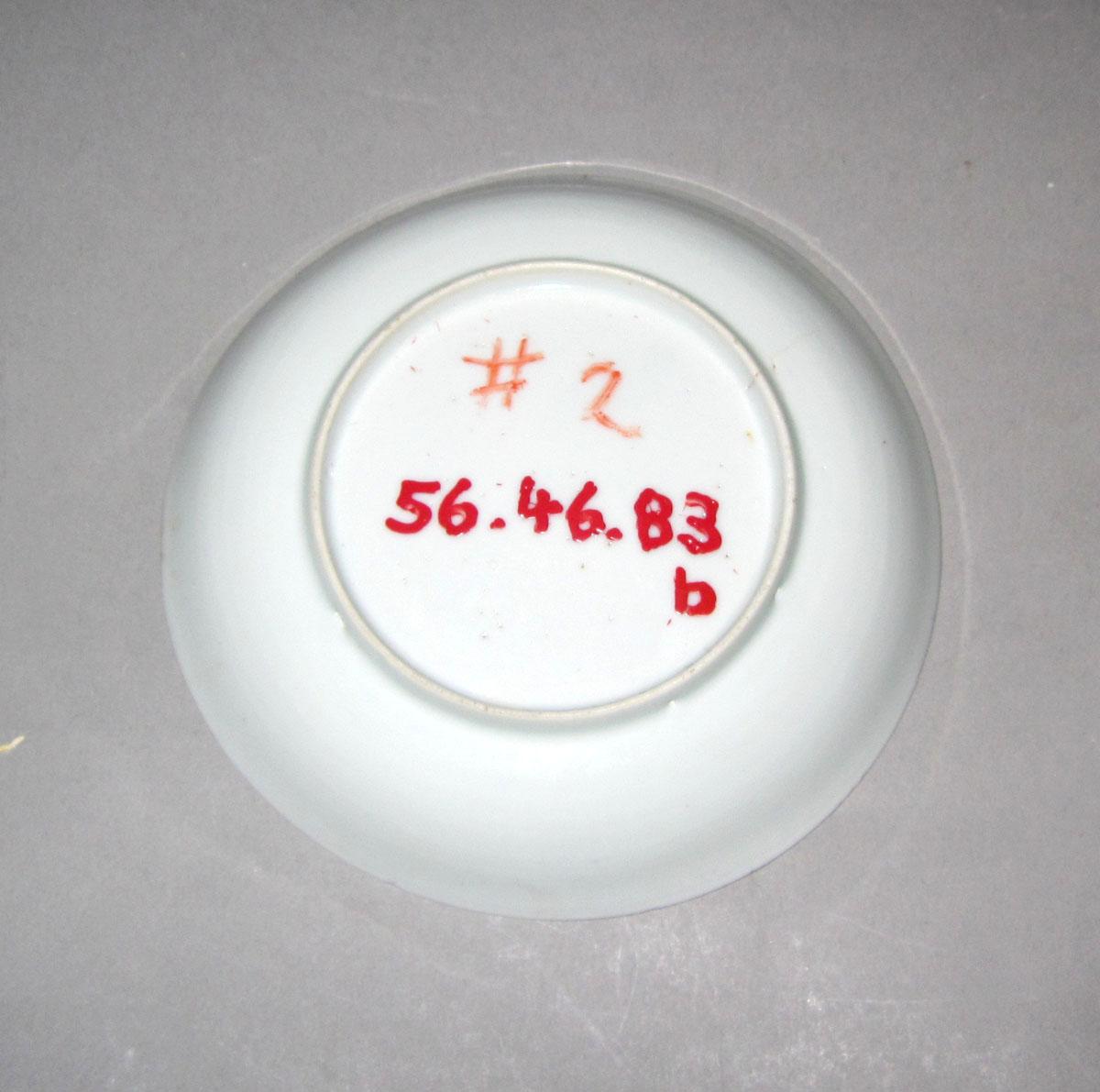 1956.0046.083 B Porcelain saucer underside