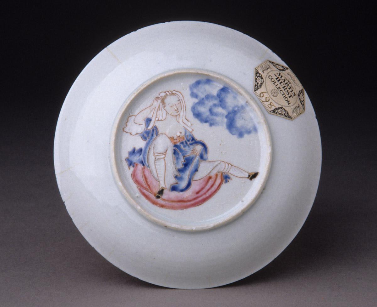 1956.0046.084 Saucer, underside 2