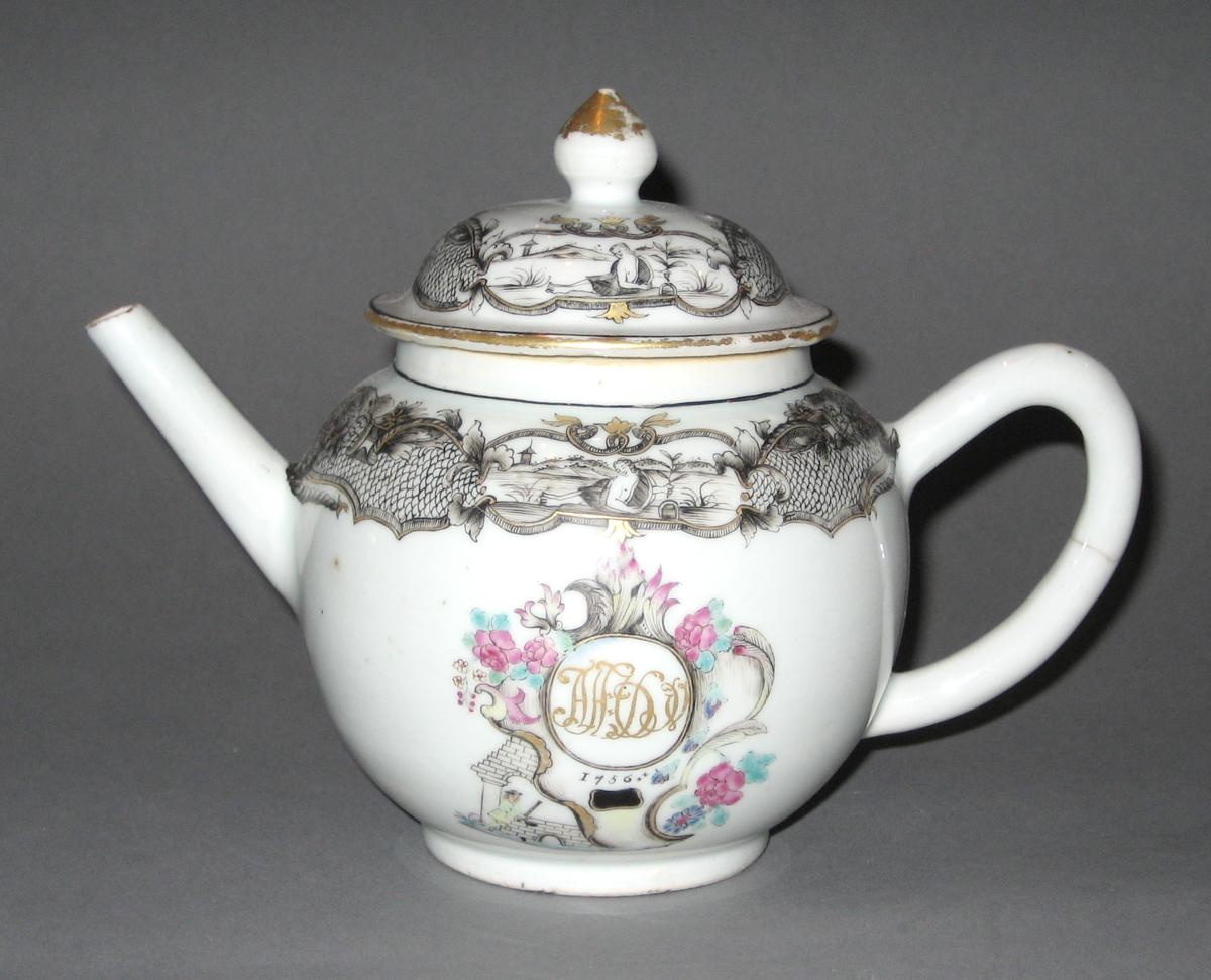 1956.0046.088 A, B Porcelain teapot view 2