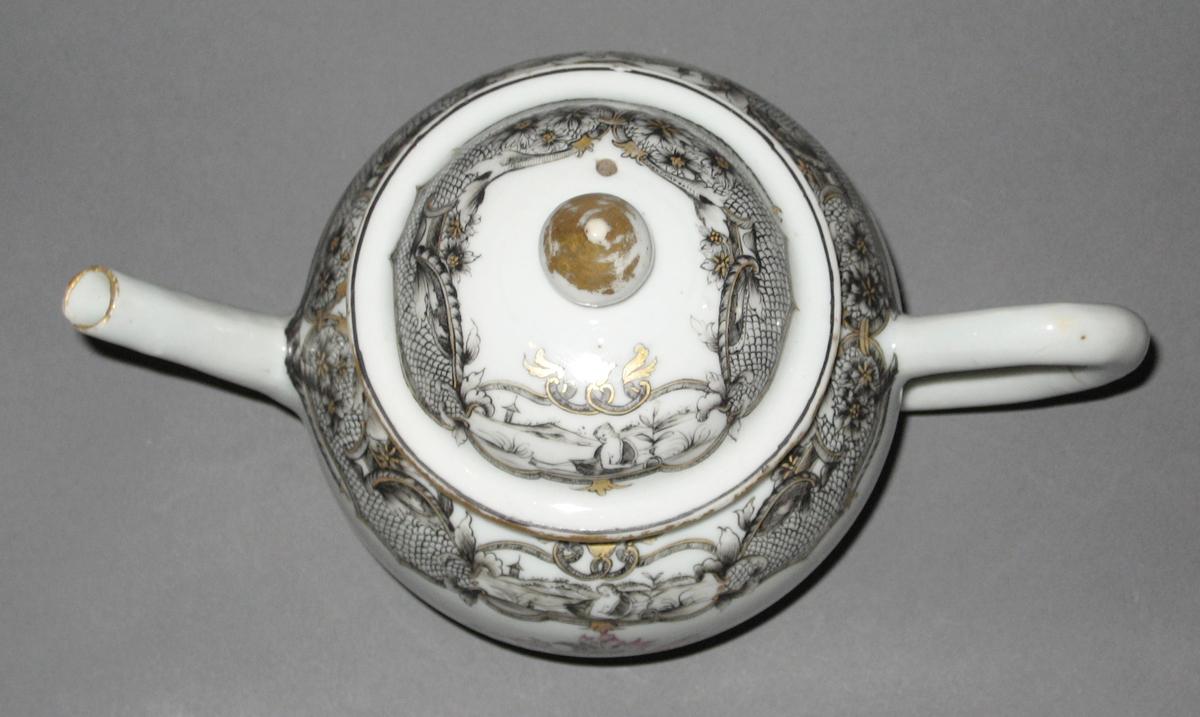 1956.0046.088 A, B Porcelain teapot top