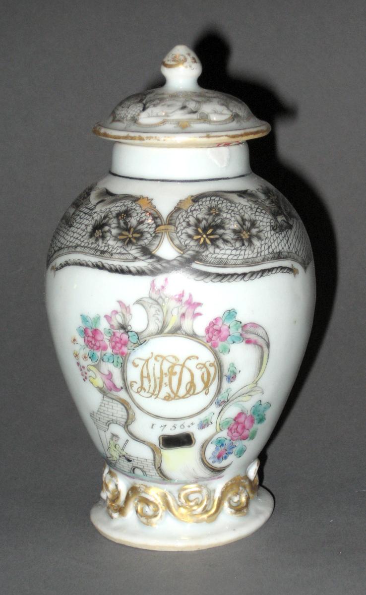 1956.0046.090 A, B Porcelain tea canister