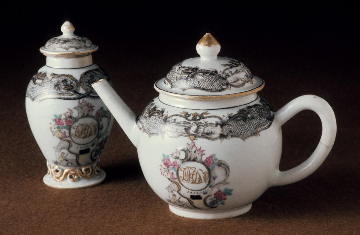 1956.0046.088 A, B Teapot, .090 A, B Tea cannister
