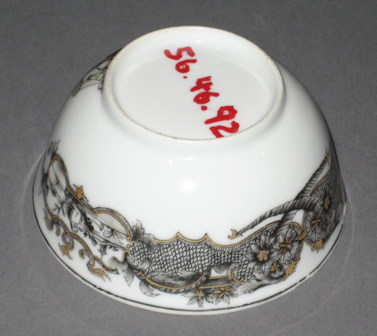 1956.0046.092 Porcelain teabowl bottom