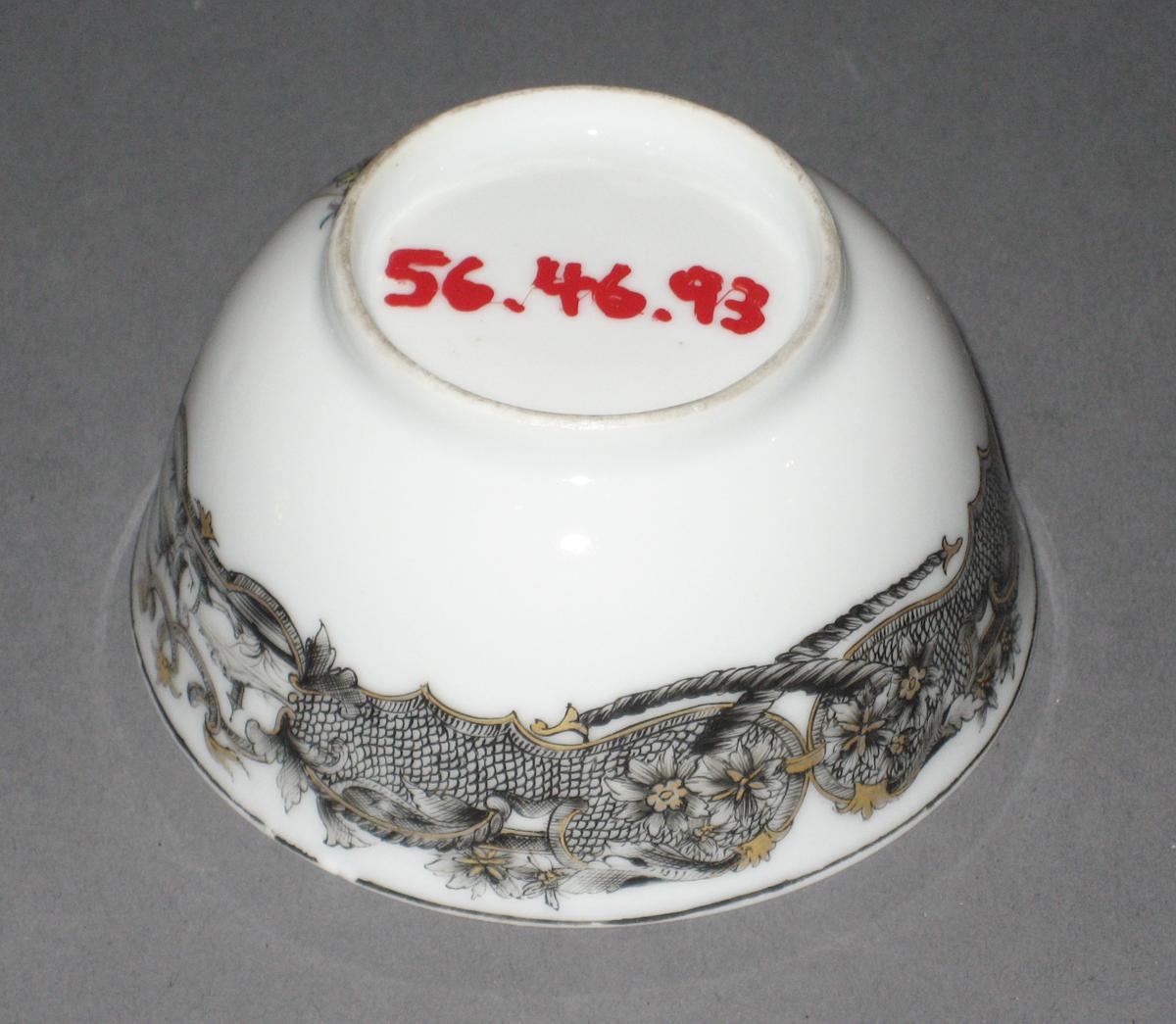 1956.0046.093 Porcelain teabowl bottom