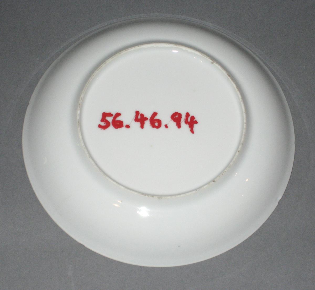 1956.0046.094 Porcelain saucer bottom