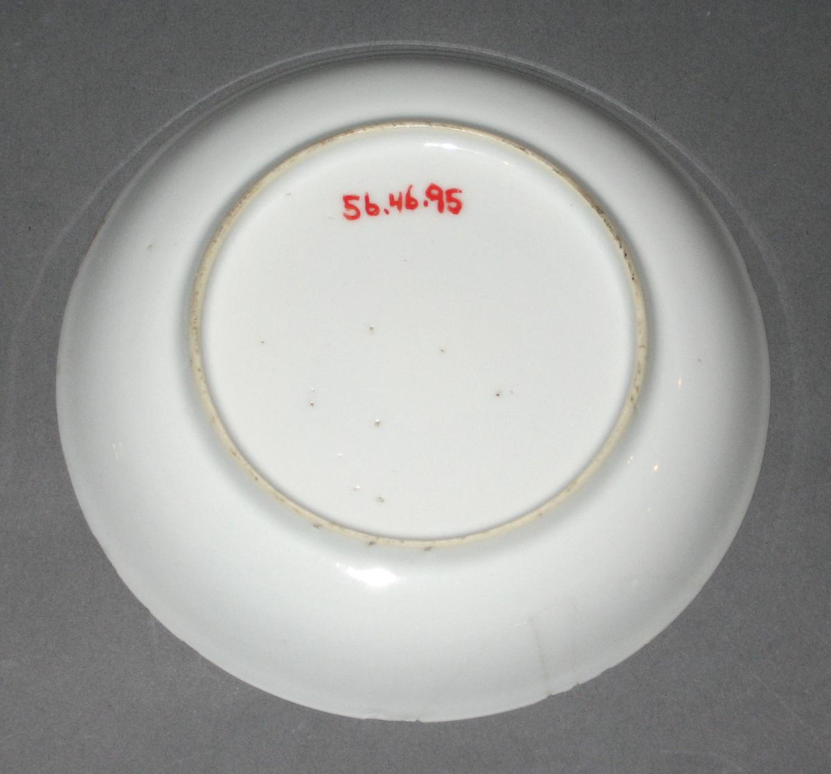 1956.0046.095 Porcelain saucer bottom