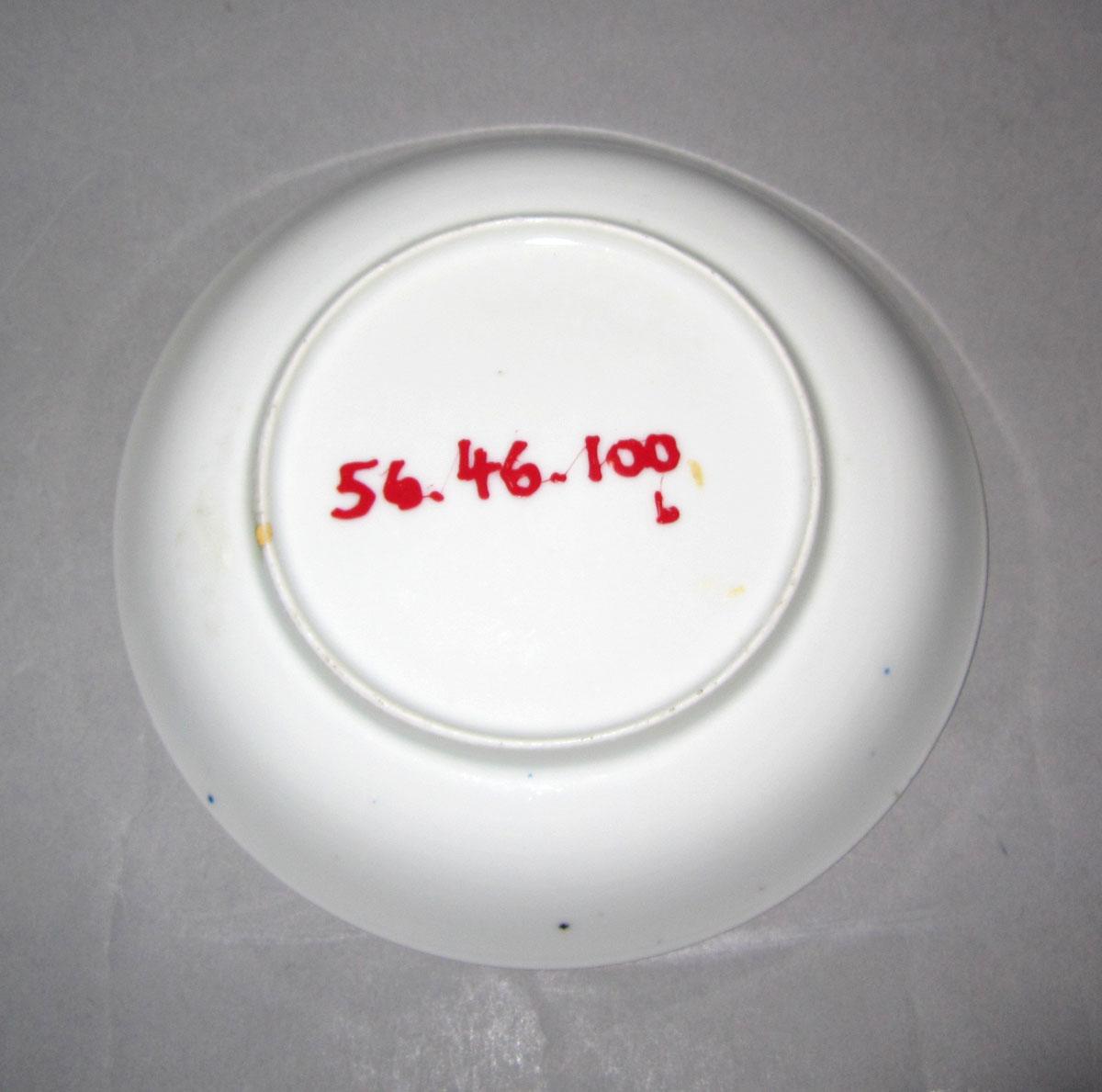 1956.0046.100 B Porcelain saucer underside