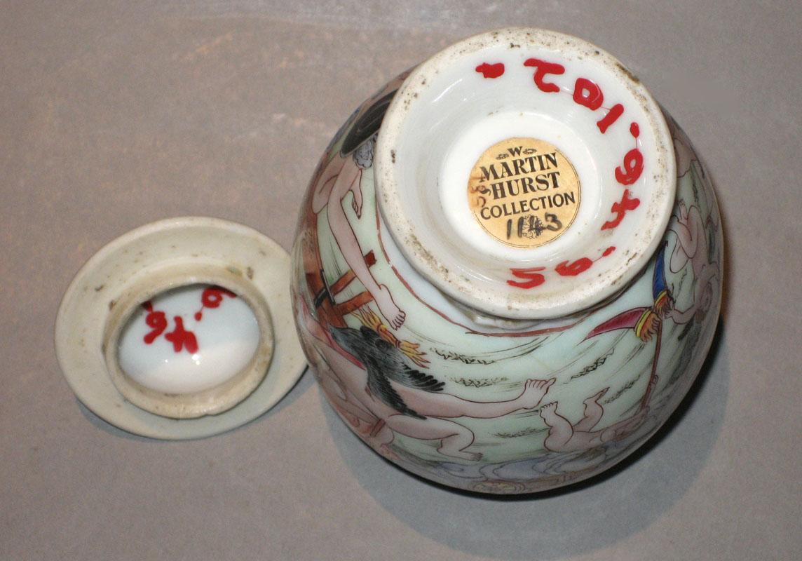 1956.0046.102 Tea cannister underside