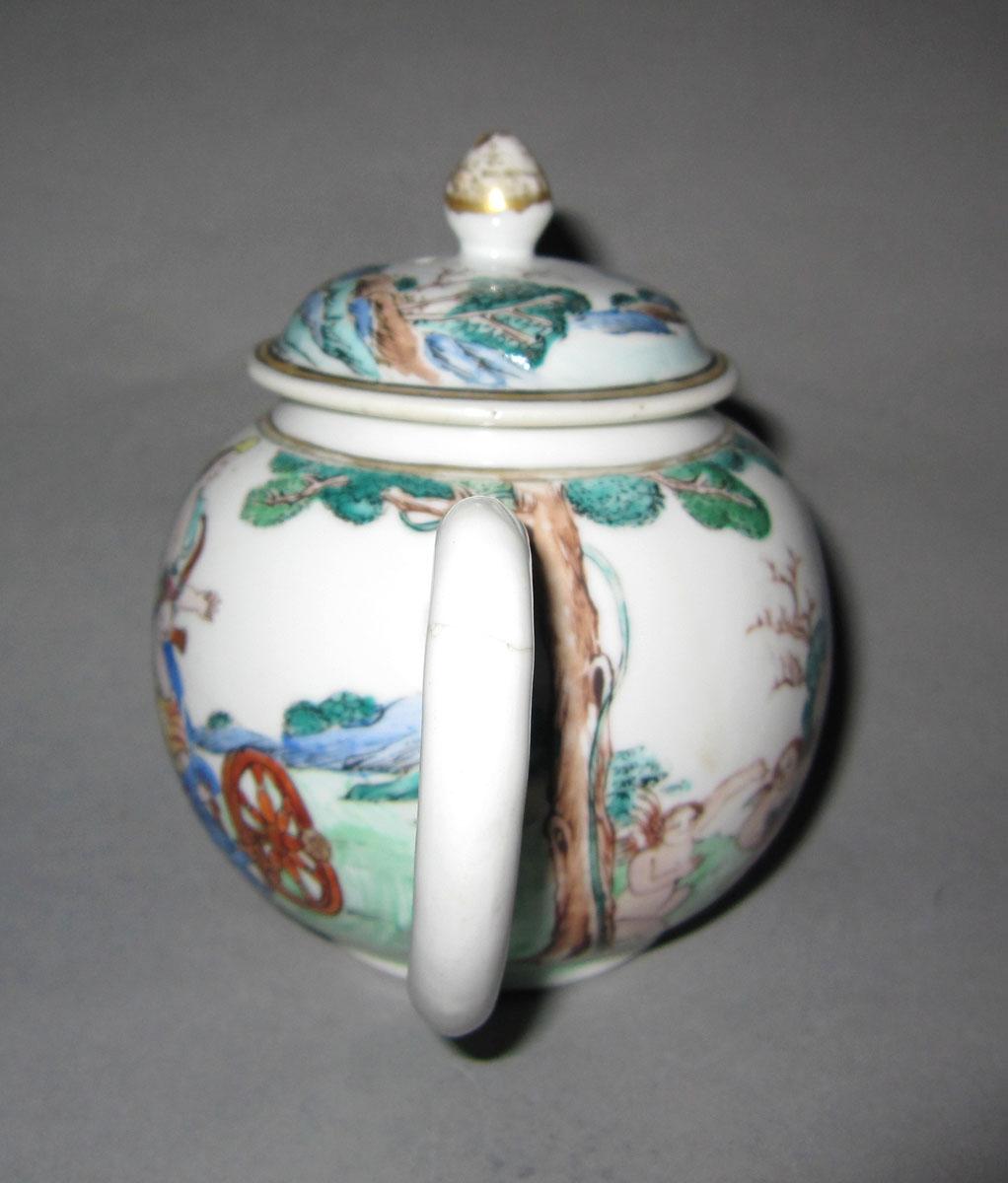 1956.0046.103 A, B Porcelain teapot handle