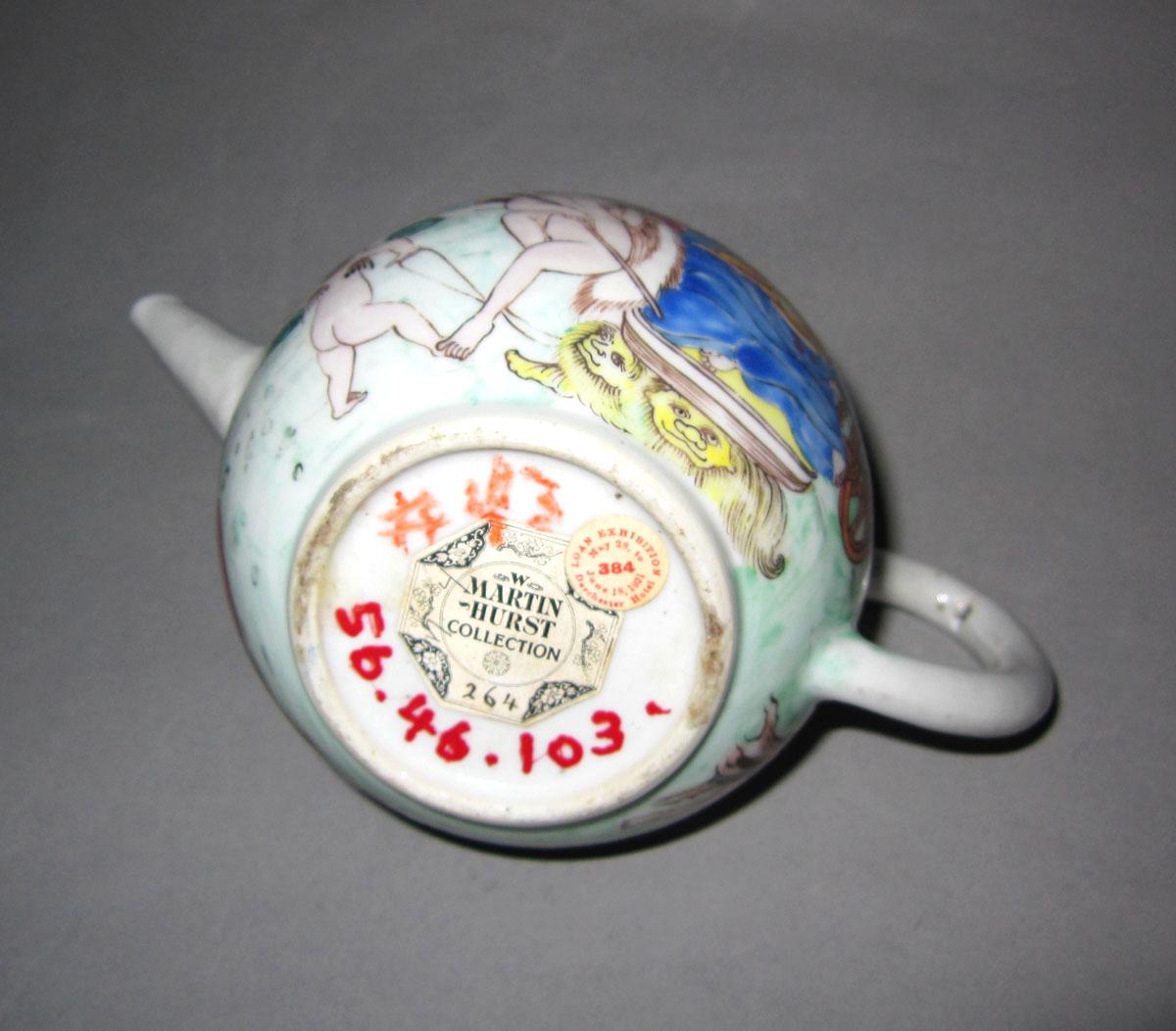 1956.0046.103 A Porcelain teapot underside