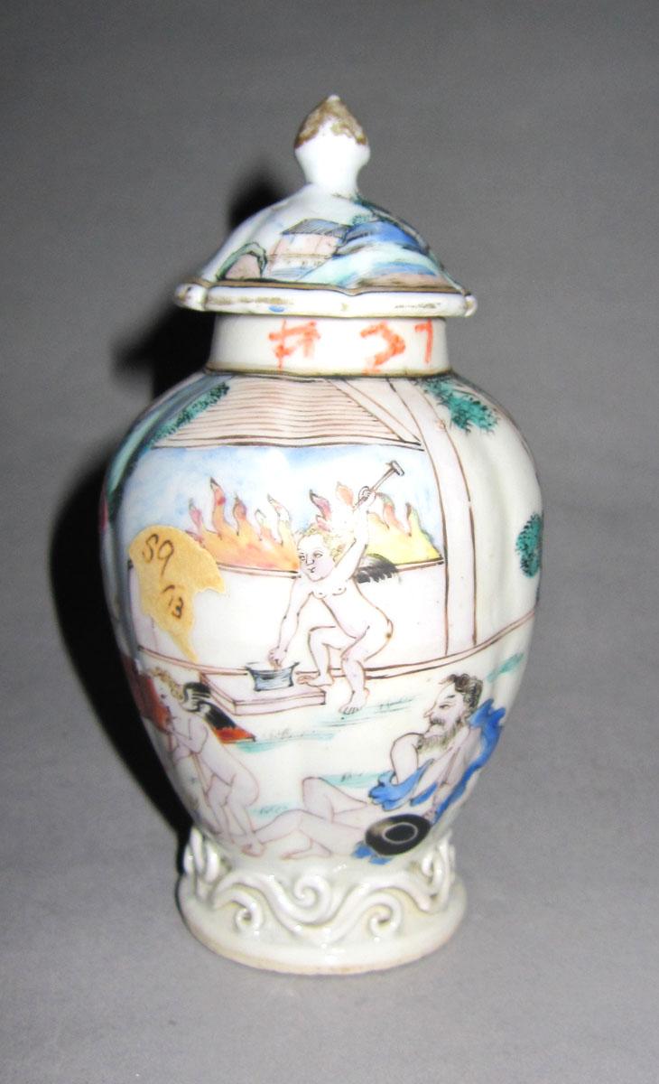 1956.0046.104 A, B Porcelain tea cannister face two