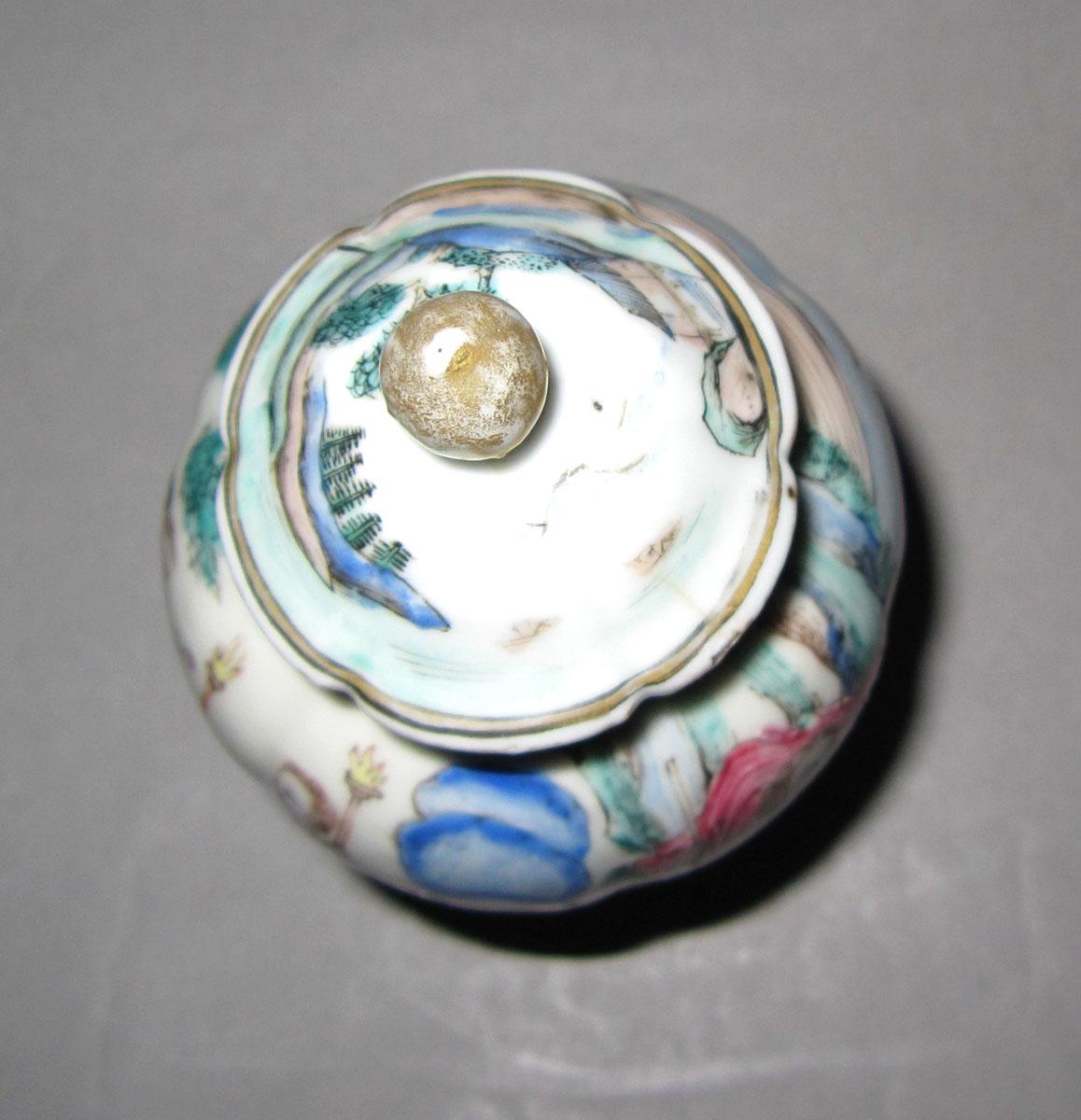 1956.0046.104 A, B Porcelain tea cannister top