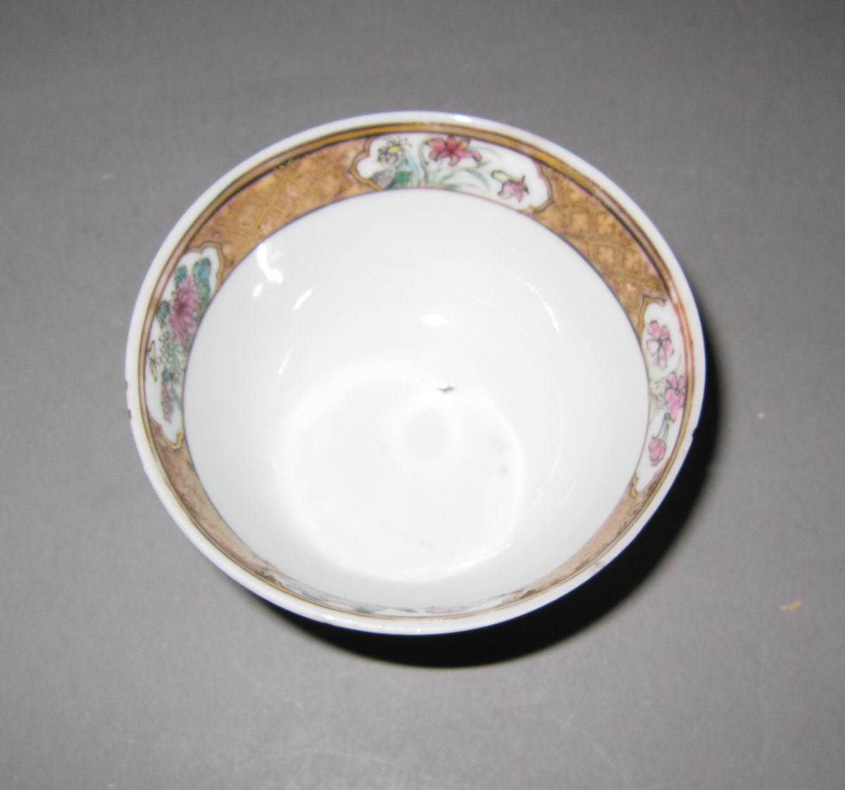 1956.0046.106 Porcelain cup top