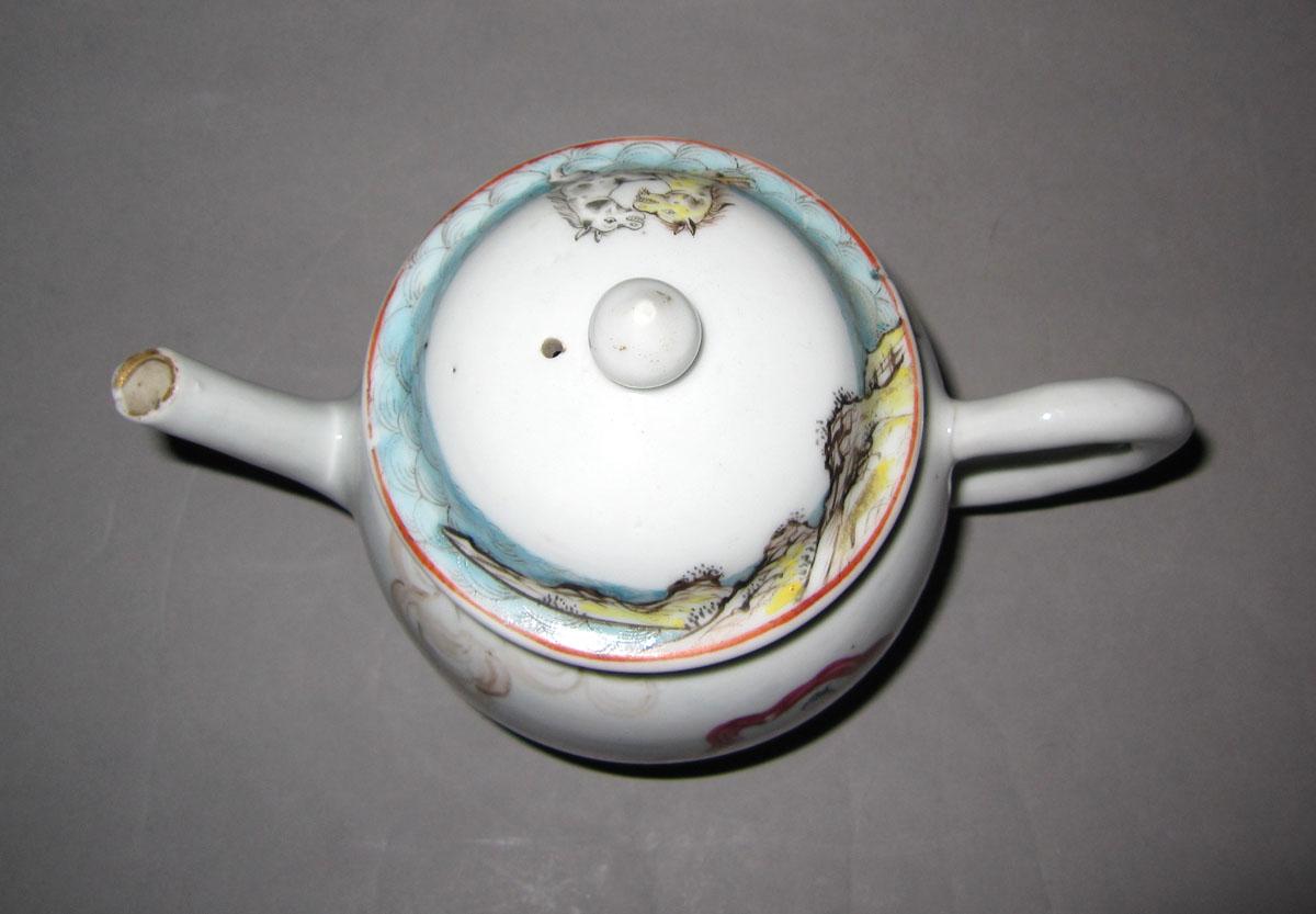 1956.0046.113 A, B Porcelain teapot top