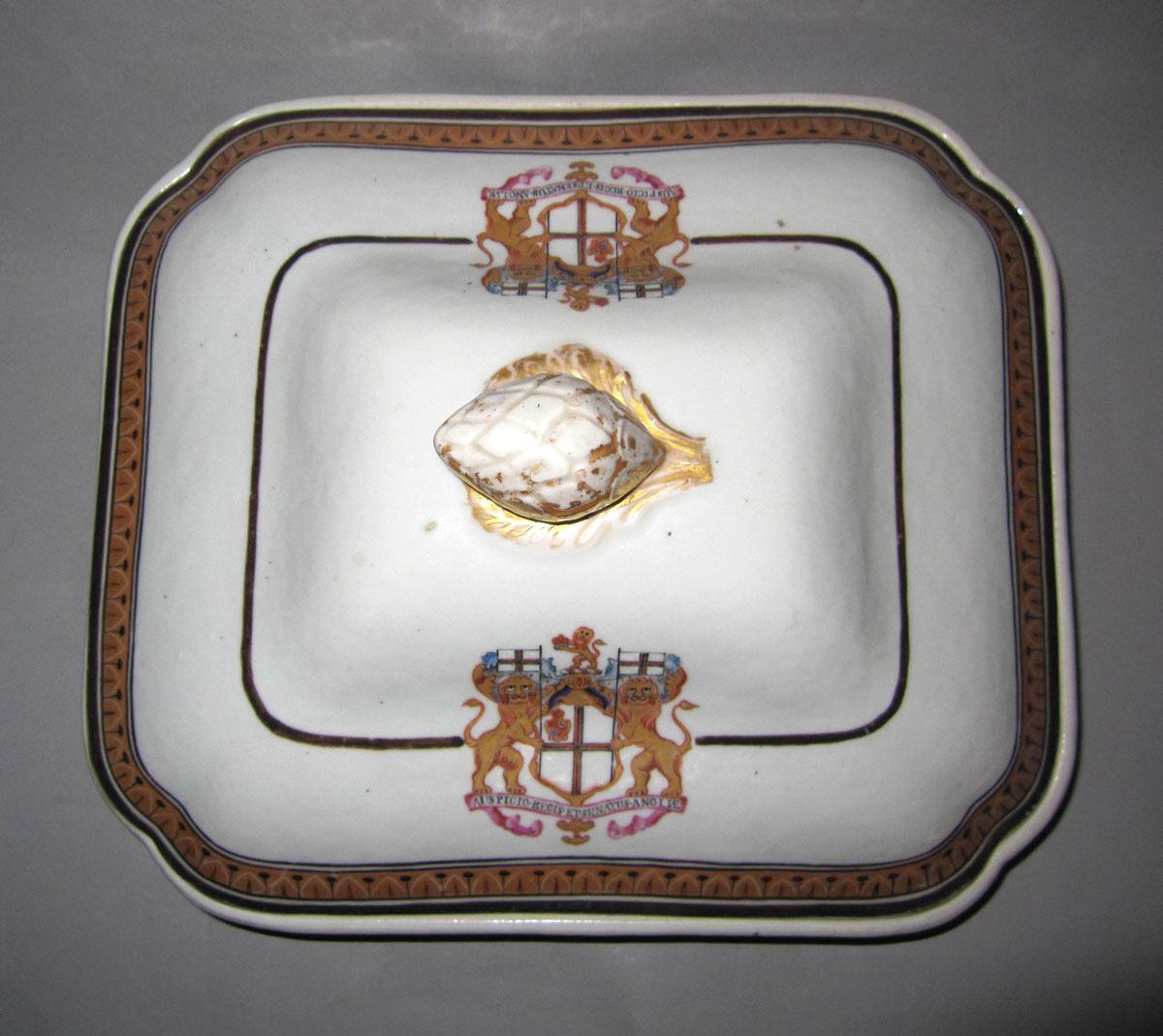 1956.0046.114 A,B Porcelain dish top