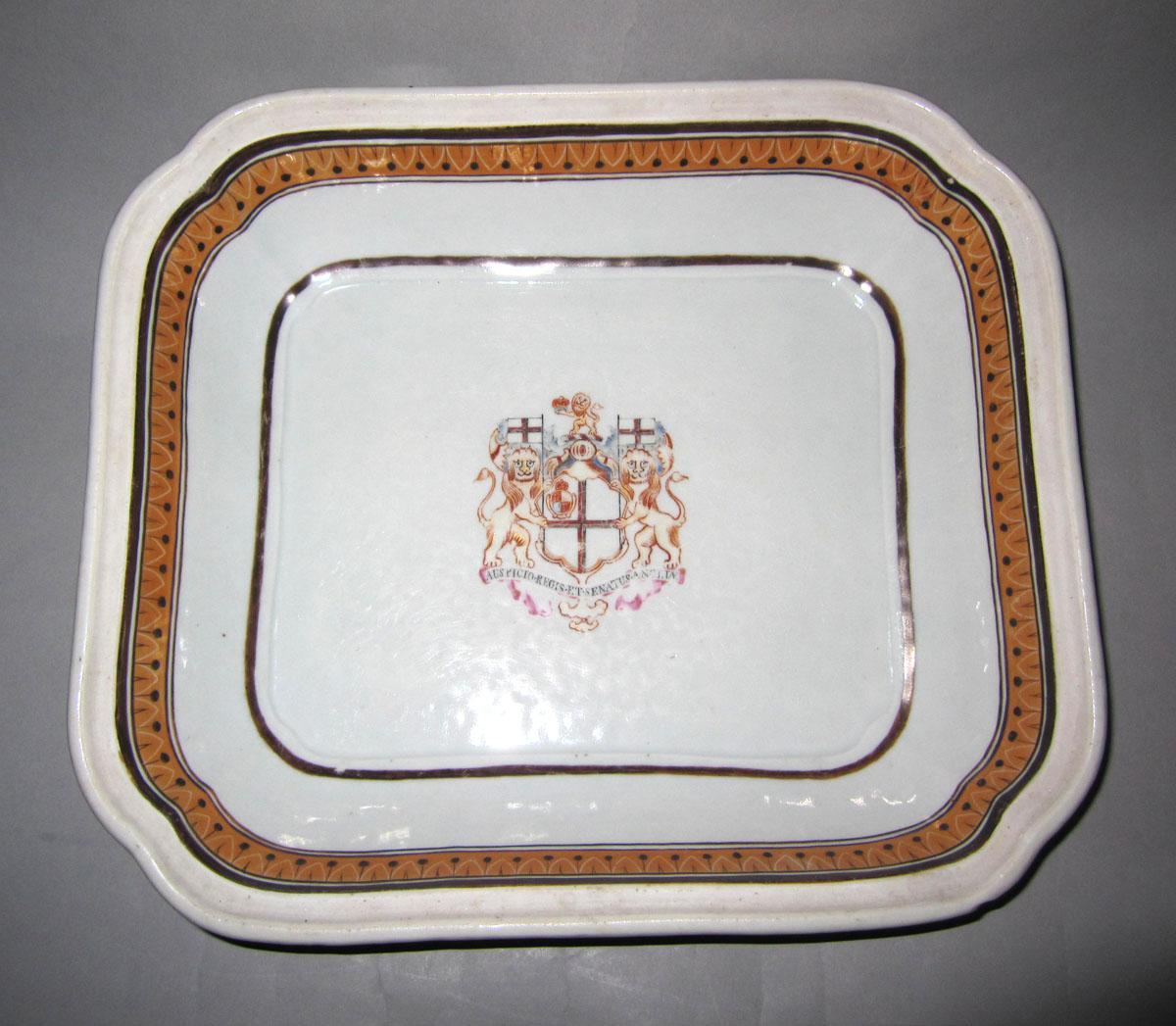 1956.0046.114 A Porcelain dish top