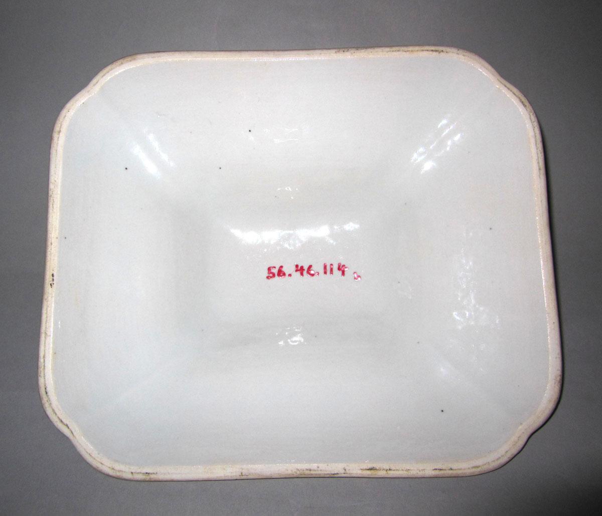 1956.0046.114 B Porcelain dish cover underside