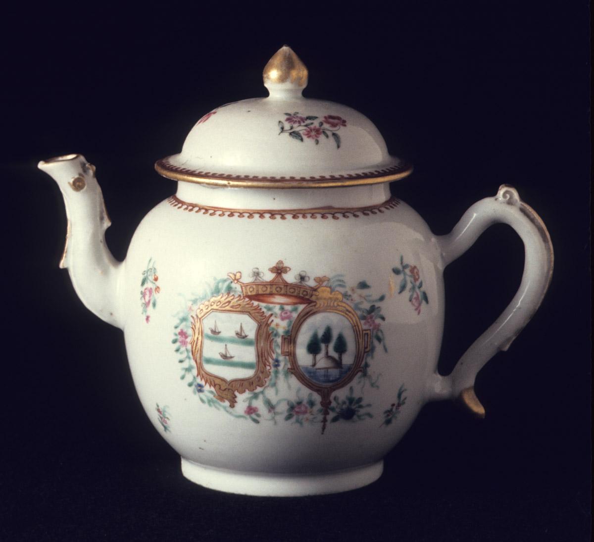 1956.0046.116 A, B Teapot, view 2