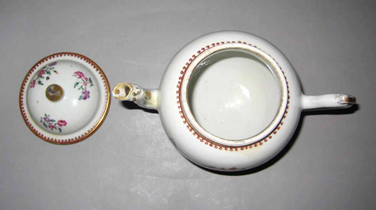 1956.0046.116 A, B Porcelain teapot top